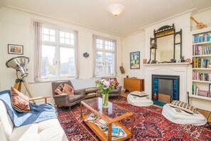 Huoneisto (2 Bedrooms) | Olohuone | Televisio, kirjoja, lämmitetyt lattiat