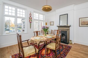 In-room dining - Tranquil Oasis by Pop Brixton (London)