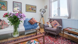 Apartment (2 Bedrooms) | Living room - Tranquil Oasis by Pop Brixton (London)