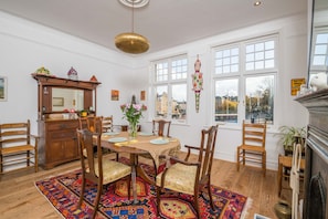 Ruokailu omassa huoneessa