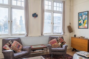 Living room - Tranquil Oasis by Pop Brixton (London)