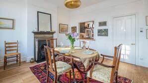 In-room dining - Tranquil Oasis by Pop Brixton (London)