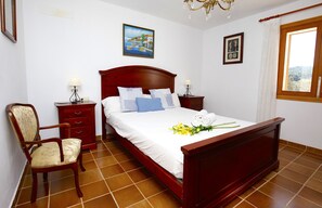 4 Schlafzimmer, Zimmersafe, Schreibtisch, schallisolierte Zimmer
