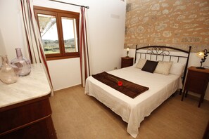 4 bedrooms, in-room safe, desk, soundproofing