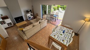 Televisie en een open haard