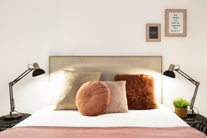 1 bedroom, iron/ironing board, WiFi, bed sheets - Columbus Apartment, - One Bedroom Apartment, Sleeps 2 (Barcelona)