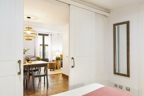 1 غرفة نوم ومكواة/لوح كي وواي فاي وملاءات أسرّة