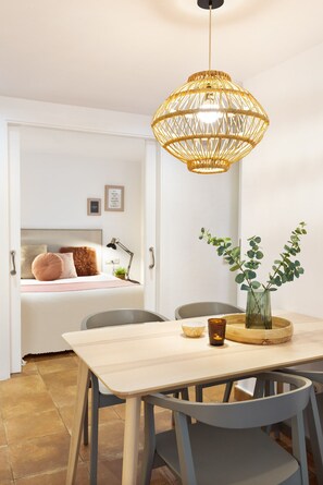 Dining - Columbus Apartment, - One Bedroom Apartment, Sleeps 2 (Barcelona)