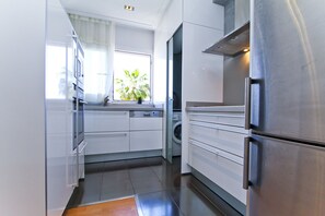 Fridge, microwave, oven, dishwasher - SOLUXE Apartment - Only Families - Beachfront (Salou)