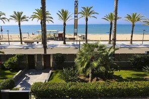 Beach nearby - SOLUXE Apartment - Only Families - Beachfront (Salou)