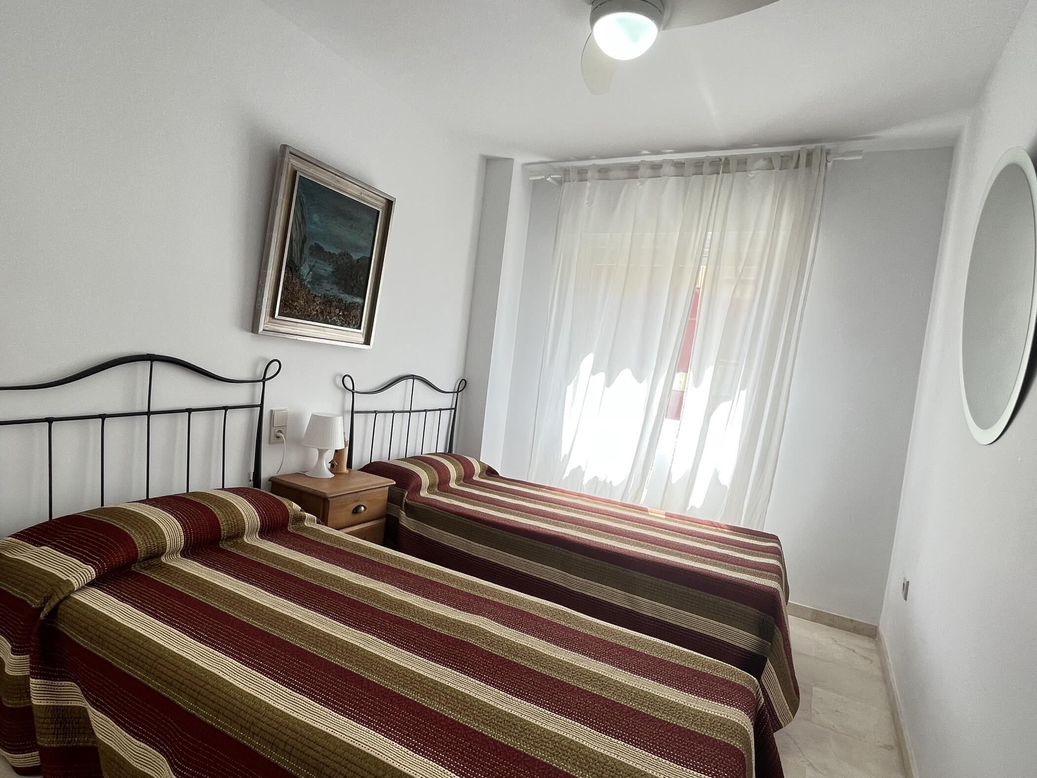 2 chambres, fer et planche à repasser, accès Internet, draps fournis