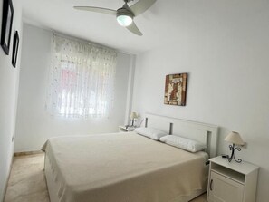 2 bedrooms, iron/ironing board, Internet, bed sheets