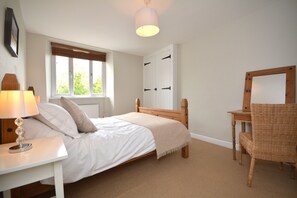 4 Schlafzimmer, Bügeleisen/Bügelbrett, kostenloses WLAN, Bettwäsche