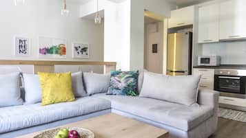 디럭스 아파트, 침실 4개, 발코니, 시내 전망 | 거실 공간