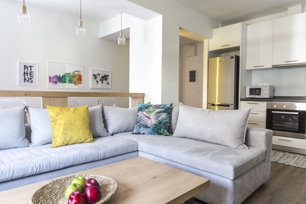 Deluxe-huoneisto, 4 makuuhuonetta, parveke, kaupunkinäköala | Oleskelualue