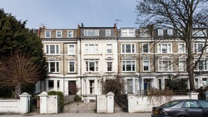 Front of property - The Kensington - Two Bedroom Apartment, Sleeps 6 (London)