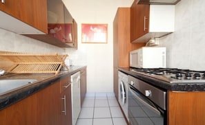 Apartment, 2 Bedrooms | Private kitchen