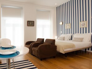 Bügeleisen/Bügelbrett, Internetzugang, Bettwäsche