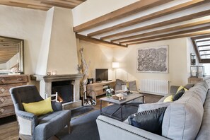 Télévision, cheminée