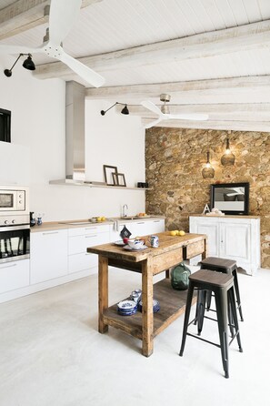 Kühlschrank, Mikrowelle, Geschirrspüler