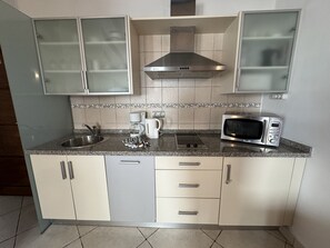 Fridge, microwave, dishwasher, coffee/tea maker