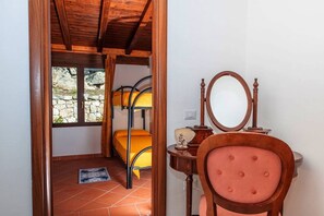 2 camere, culla da viaggio, Wi-Fi gratuito