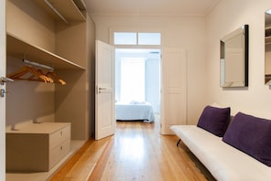 2 habitaciones, tabla de planchar con plancha, wifi y ropa de cama