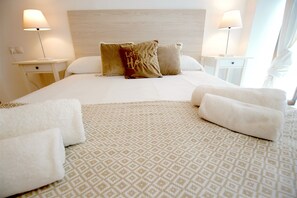 2 makuuhuonetta, tallelokero huoneessa, silitysrauta/-lauta