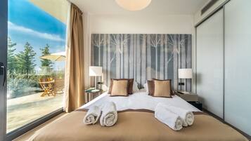 2 bedrooms, desk, iron/ironing board, free WiFi