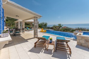 Pool - Deluxe Villa Purple Rain with Swimming Pool (Bol)