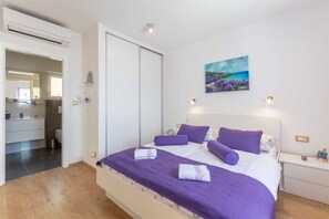3 bedrooms, desk, free WiFi - Deluxe Villa Purple Rain with Swimming Pool (Bol)