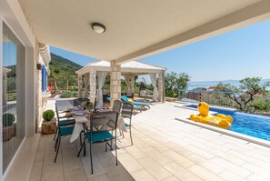 Outdoor dining - Deluxe Villa Purple Rain with Swimming Pool (Bol)