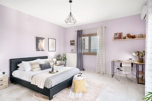 3 bedrooms, iron/ironing board, travel crib, free WiFi - Private villa with unique panoramic sea views, pool, bbq, 3km to the beach! (Prines)