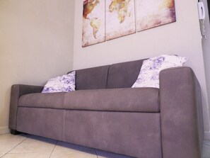 Living room - Casa Bella Marconi is an Apartment of 34 Square Meters. Clean, Bright, in the Heart of the City (Bologna)