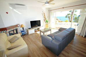 TV, DVD player - Celia - oceanfront villa in Costa Blanca (Benissa)