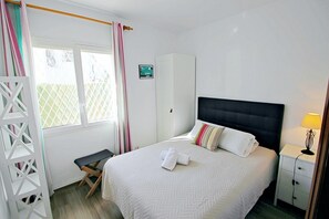 4 bedrooms, WiFi, bed sheets - Celia - oceanfront villa in Costa Blanca (Benissa)