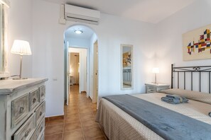 2 dormitorios, tabla de planchar con plancha, wifi gratis y ropa de cama