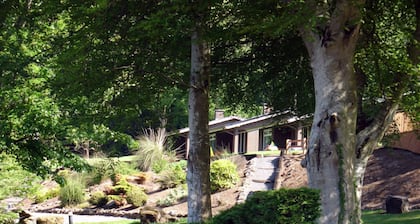 Luxury lakeside Self Catering Cottages