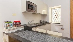 Fridge, stovetop, coffee/tea maker, toaster