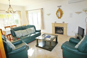 Télévision, cheminée