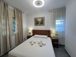 4 عدّة غرف نوم ومكواة/لوح كي وواي فاي مجانًا وملاءات أسرّة