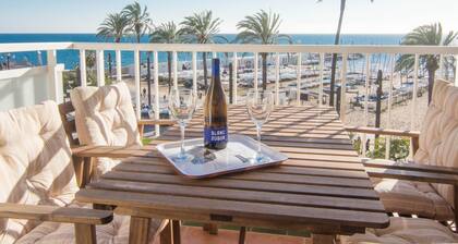 RIBERA MOON BY BLAUSITGES apartamento frente al mar en Sitges