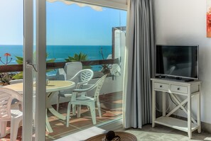 TV - Apartment with beautiful sea views, Villa Fuente del Gallo 2 bedrooms (Conil de la Frontera)