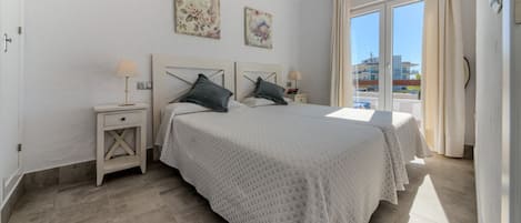 2 chambres, fer et planche Ă repasser, Wi-Fi gratuit, draps fournis