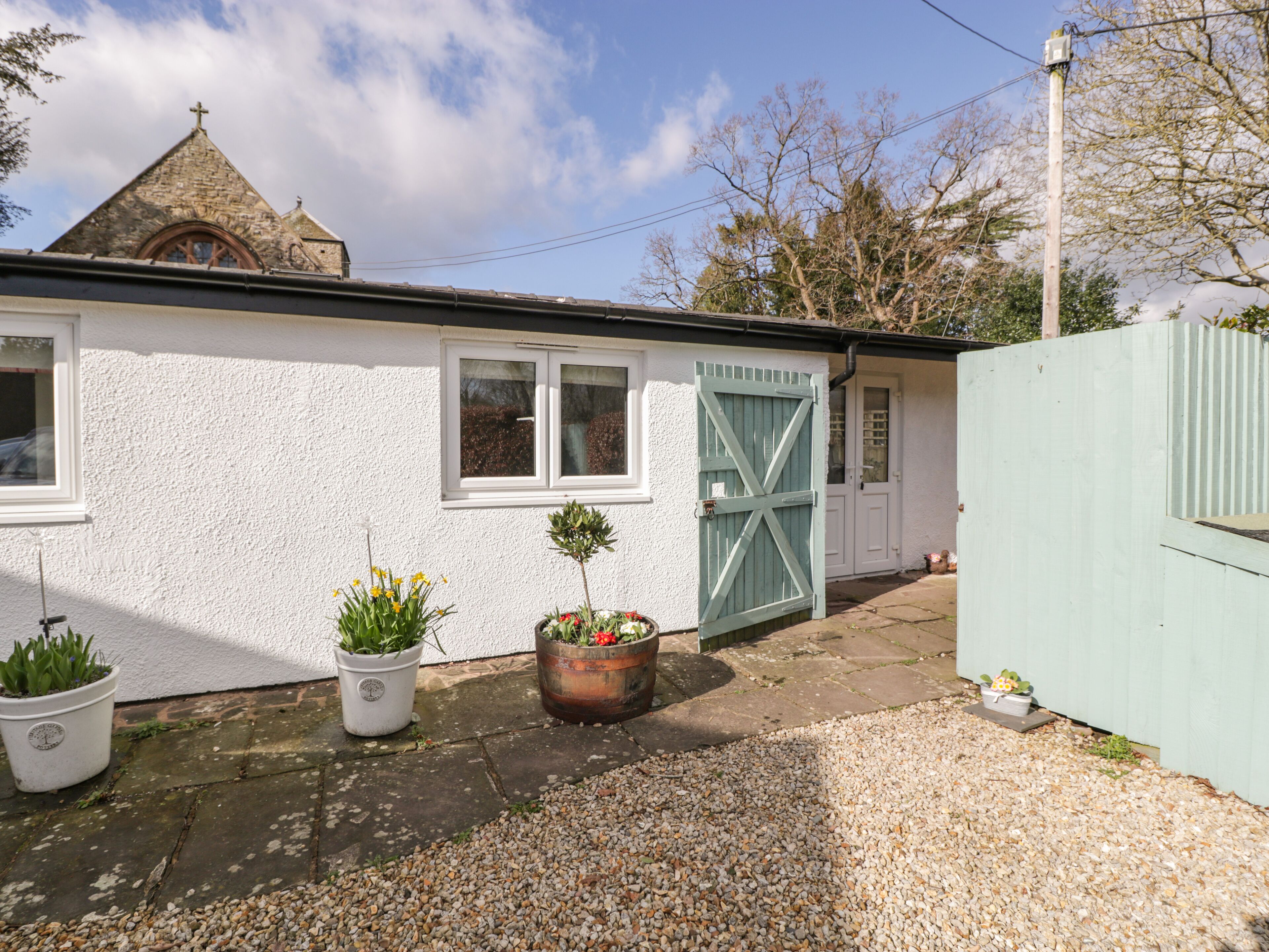 RECTORY COTTAGE, pet friendly, with a garden in Abergavenny