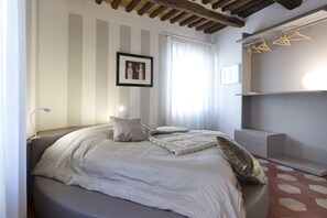 1 habitación, escritorio, wifi y ropa de cama 