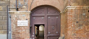 THE EATER'S NEST - Unique in the Piazza del Campo