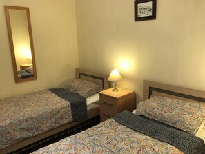 1 bedroom, iron/ironing board - Steading Holidays - Glashven (Acharacle)