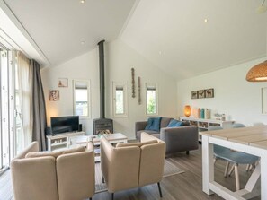 Fernseher, Kamin, DVD-Player, Stereoanlage