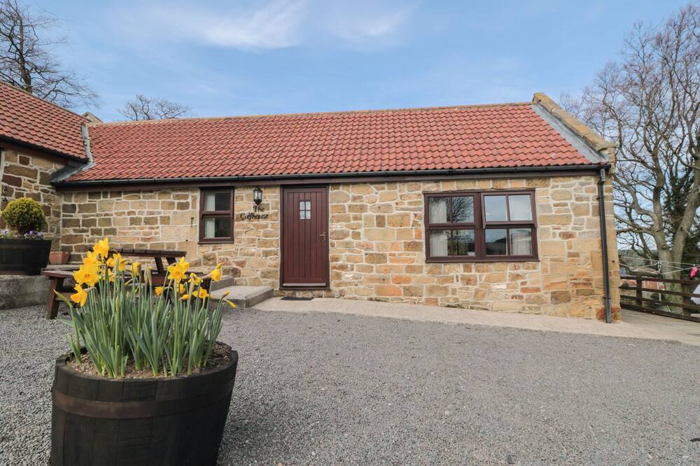 THE CALF HOUSE, pet friendly, with a garden in Lingdale